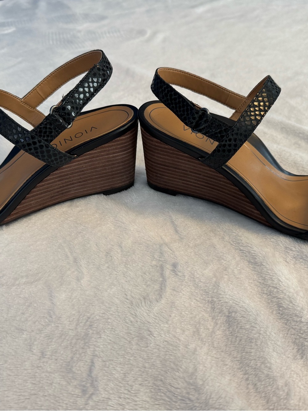 Vionic Emmy Wedge Sandal - Black Lizard Embossed Strappy Sandal Size 8.5 - Picture 4 of 7